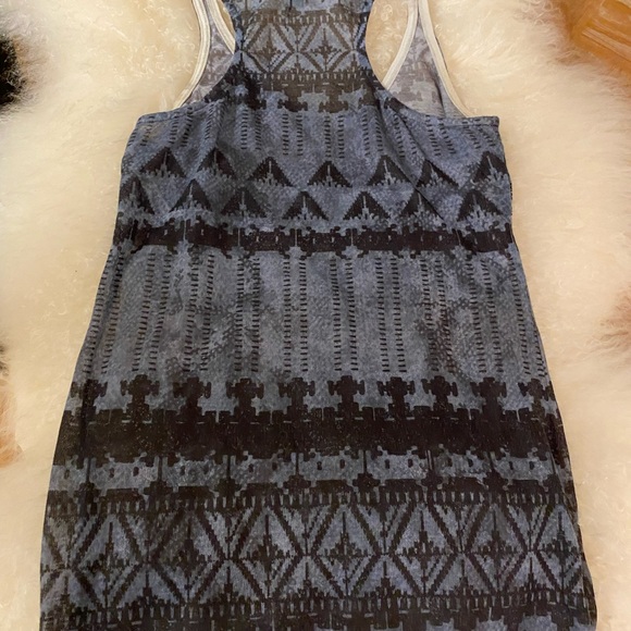 EUC Guess by Marciano women’s sleeveless top in size small!! - Picture 2 of 6